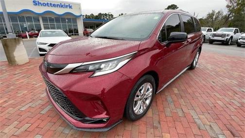 2022 Toyota Sienna XSE 7 Passenger