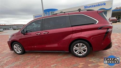 2022 Toyota Sienna XSE 7 Passenger