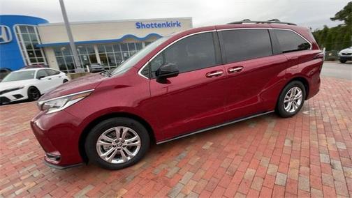 2022 Toyota Sienna XSE 7 Passenger