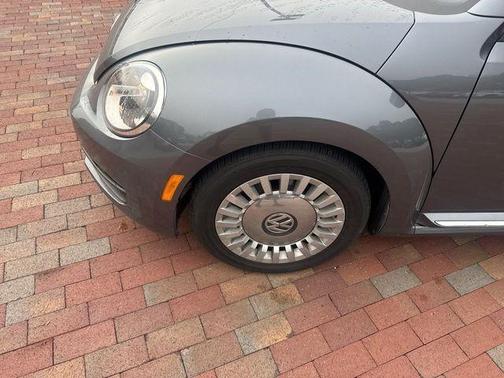Platinum Gray Metallic 2014 Volkswagen Beetle 1.8T