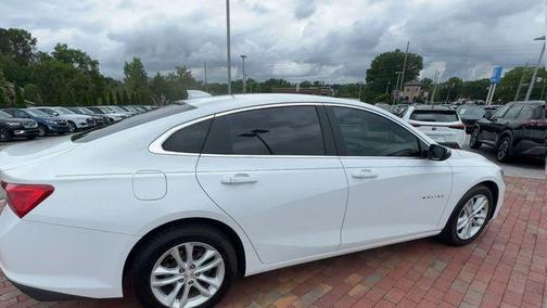 Summit White 2017 Chevrolet Malibu 1LT