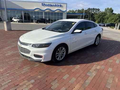 Summit White 2017 Chevrolet Malibu 1LT