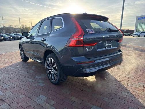 2022 Volvo XC60 B5 Momentum
