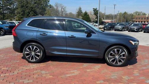 2022 Volvo XC60 B5 Momentum