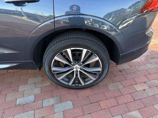 2022 Volvo XC60 B5 Momentum