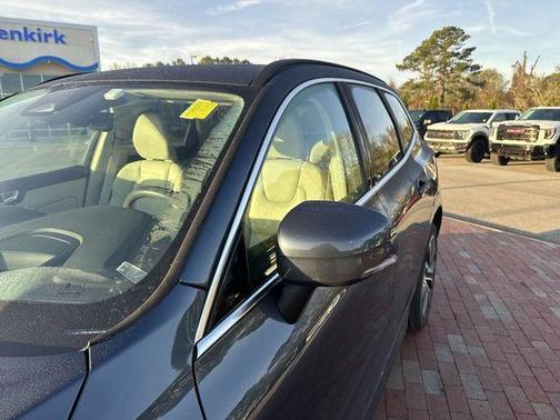 2022 Volvo XC60 B5 Momentum