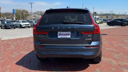 2022 Volvo XC60 B5 Momentum