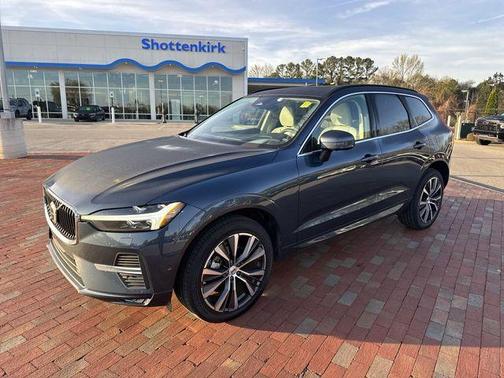 2022 Volvo XC60 B5 Momentum