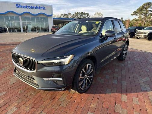 2022 Volvo XC60 B5 Momentum