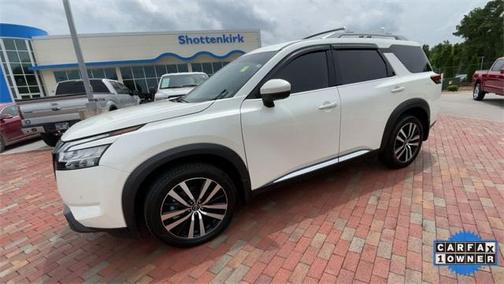 2023 Nissan Pathfinder Platinum