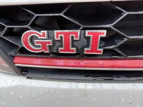 Pure White 2017 Volkswagen Golf GTI SE 4-Door