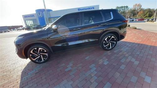 2022 Mitsubishi Outlander SE