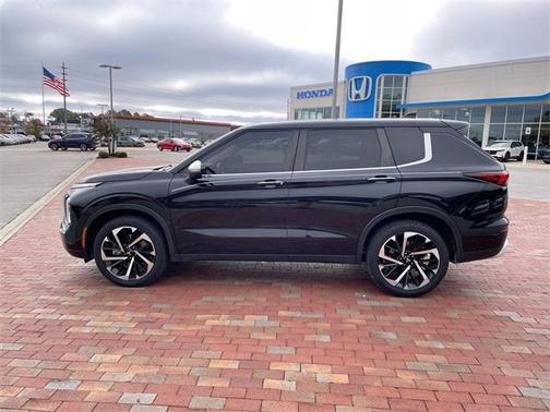 2022 Mitsubishi Outlander SE