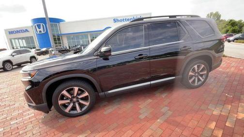 Crystal Black Pearl 2025 Honda Pilot Touring