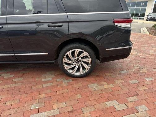 Starlight 2022 Lincoln Navigator Reserve