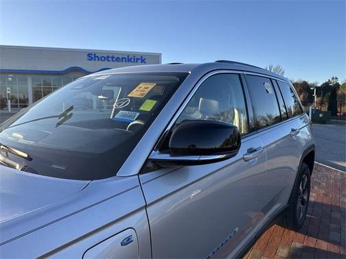 2022 Jeep Grand Cherokee 4xe Base