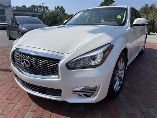 2016 INFINITI Q70 3.7