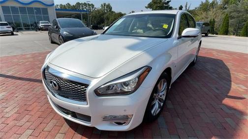 2016 INFINITI Q70 3.7