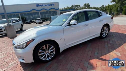 2016 INFINITI Q70 3.7