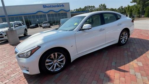 2016 INFINITI Q70 3.7
