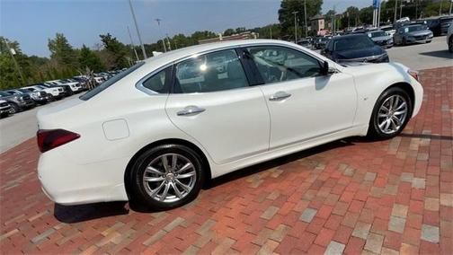 2016 INFINITI Q70 3.7