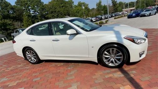 2016 INFINITI Q70 3.7