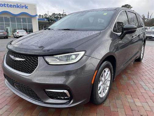 2023 Chrysler Pacifica Touring-L