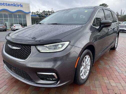 2023 Chrysler Pacifica Touring-L