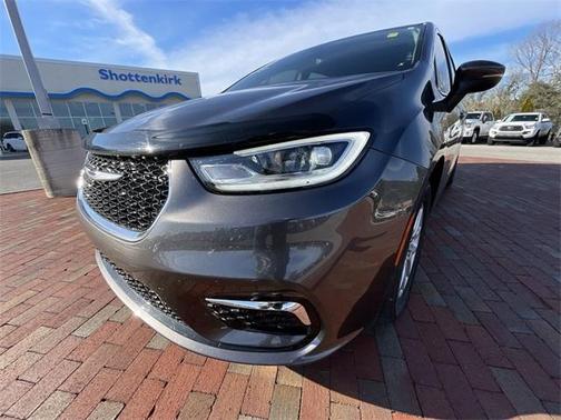 2023 Chrysler Pacifica Touring-L