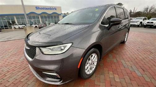 2023 Chrysler Pacifica Touring-L