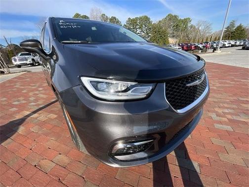 2023 Chrysler Pacifica Touring-L