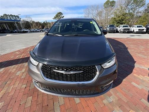 2023 Chrysler Pacifica Touring-L