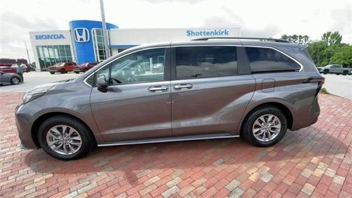 2023 Toyota Sienna XLE