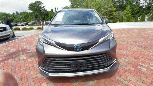 2023 Toyota Sienna XLE