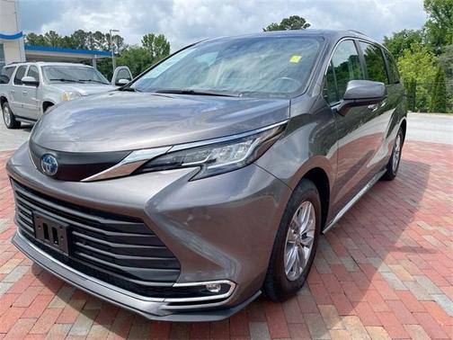 2023 Toyota Sienna XLE
