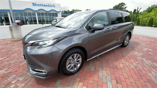 2023 Toyota Sienna XLE