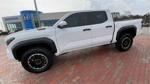 2025 Toyota Tacoma Hybrid TRD