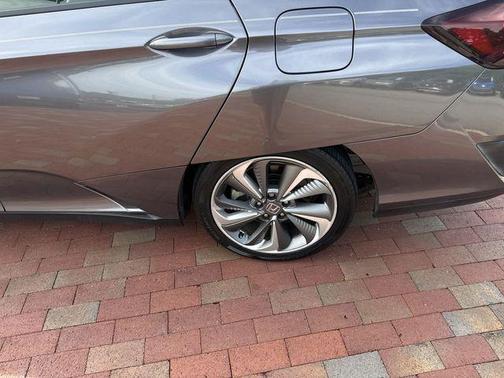 Silver 2018 Honda Clarity Plug-In Hybrid Touring