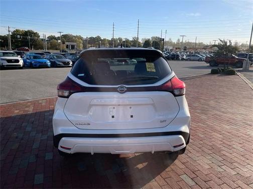 2024 Nissan Kicks SR