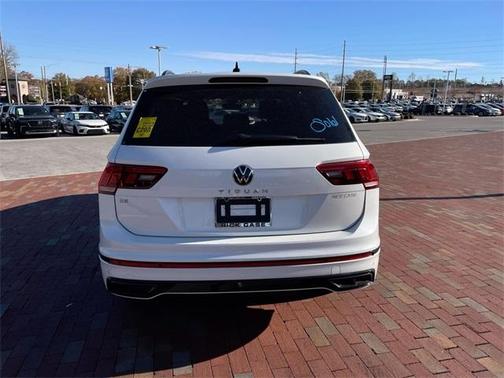 2023 Volkswagen Tiguan 2.0T SE R-Line Black