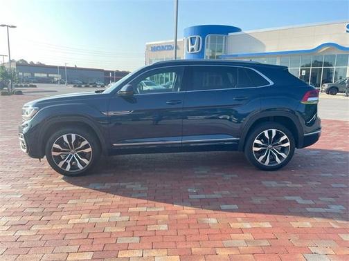 2022 Volkswagen Atlas Cross Sport 3.6L V6 SEL Premium R-Line