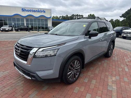 Solid Gray / Super Black 2023 Nissan Pathfinder SL