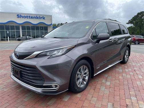 2021 Toyota Sienna XLE