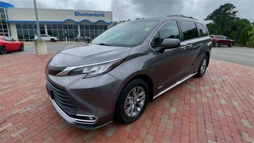 2021 Toyota Sienna XLE