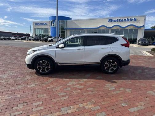 Diamond White Pearl 2018 Honda CR-V Touring