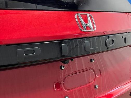 Radiant Red Metallic II 2026 Honda Pilot Black Edition