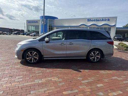 Silver Metallic 2022 Honda Odyssey Touring