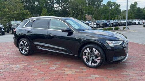 Mythos Black Metallic 2021 Audi e-tron Premium