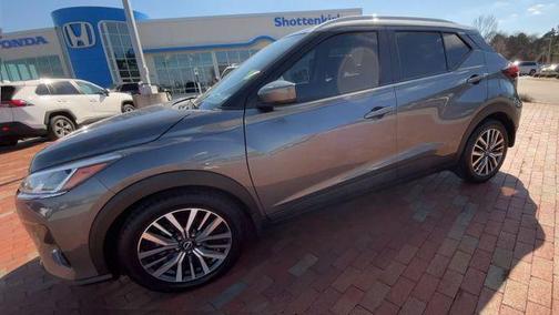 2022 Nissan Kicks SV