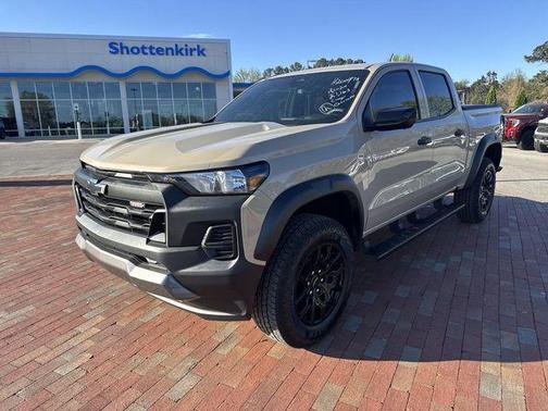 Sand Dune Metallic 2024 Chevrolet Colorado Trail Boss